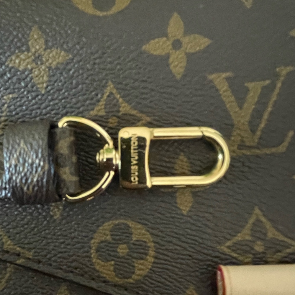 New Authentic Louis Vuitton Pochette Métis Bag. - Picture 12 of 13
